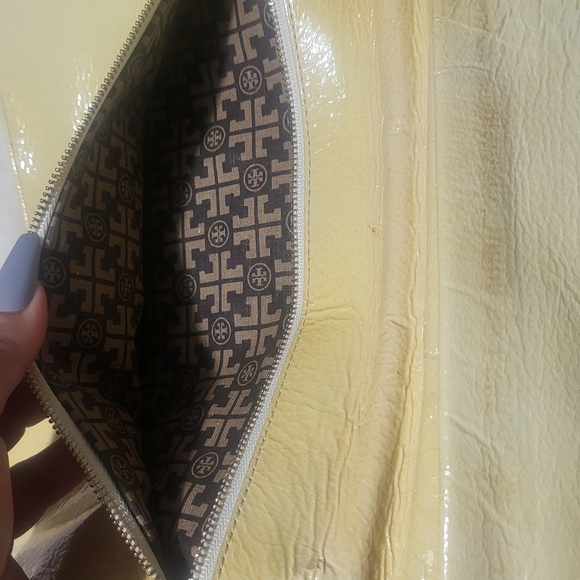 Tory Burch Cream and Gold Wristlet Clutch - Picture 9 of 11